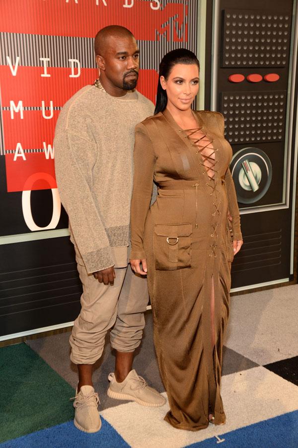 Kim kardashian kanye west 2015 mtv vmas 06