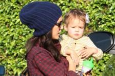 2009__11__full_jessica_alba_04_wenn4 225×150.jpg