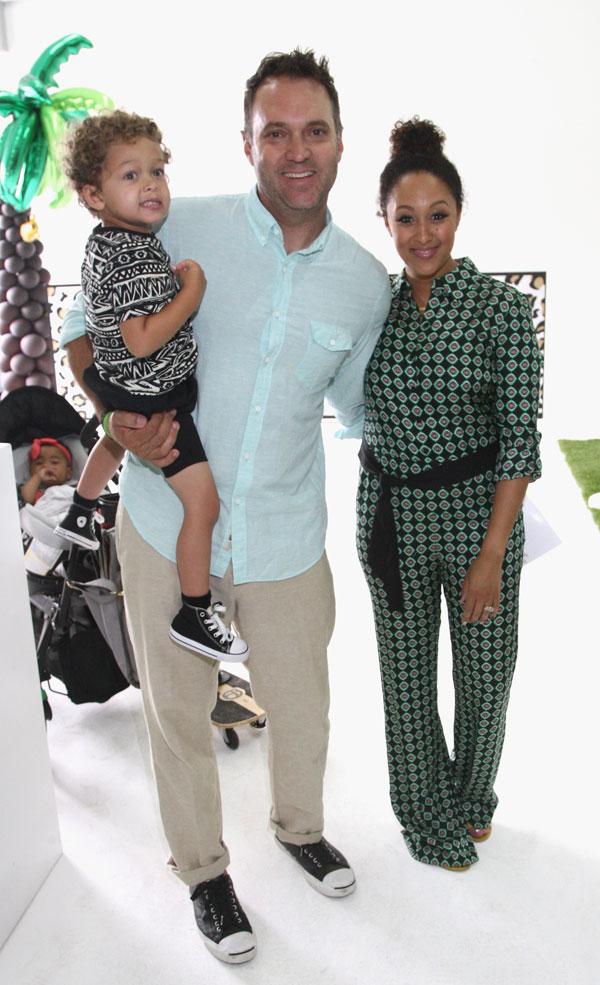 Tamera mowry adam housley cuddle aden ariah01