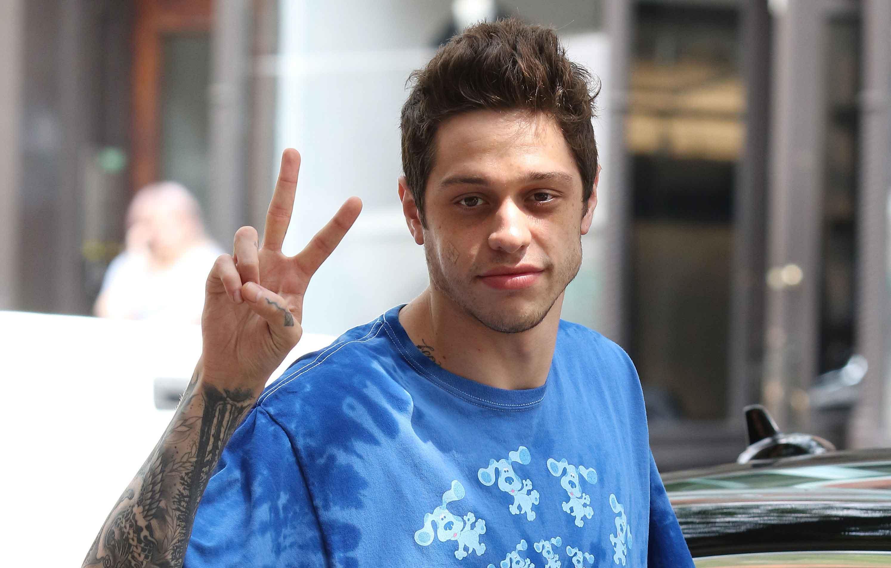 howard stern thinks pete davidson should date emily ratajkowski