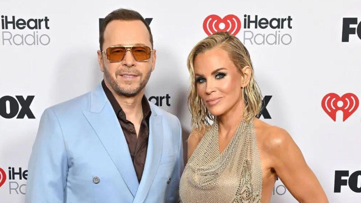 image of Jenny McCarthy and husband 