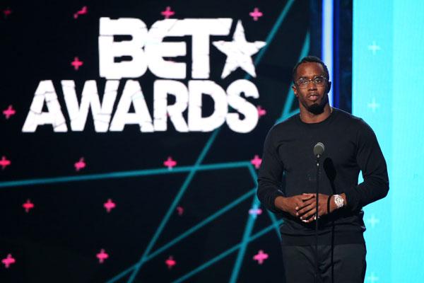 Diddy falls bet awards 00