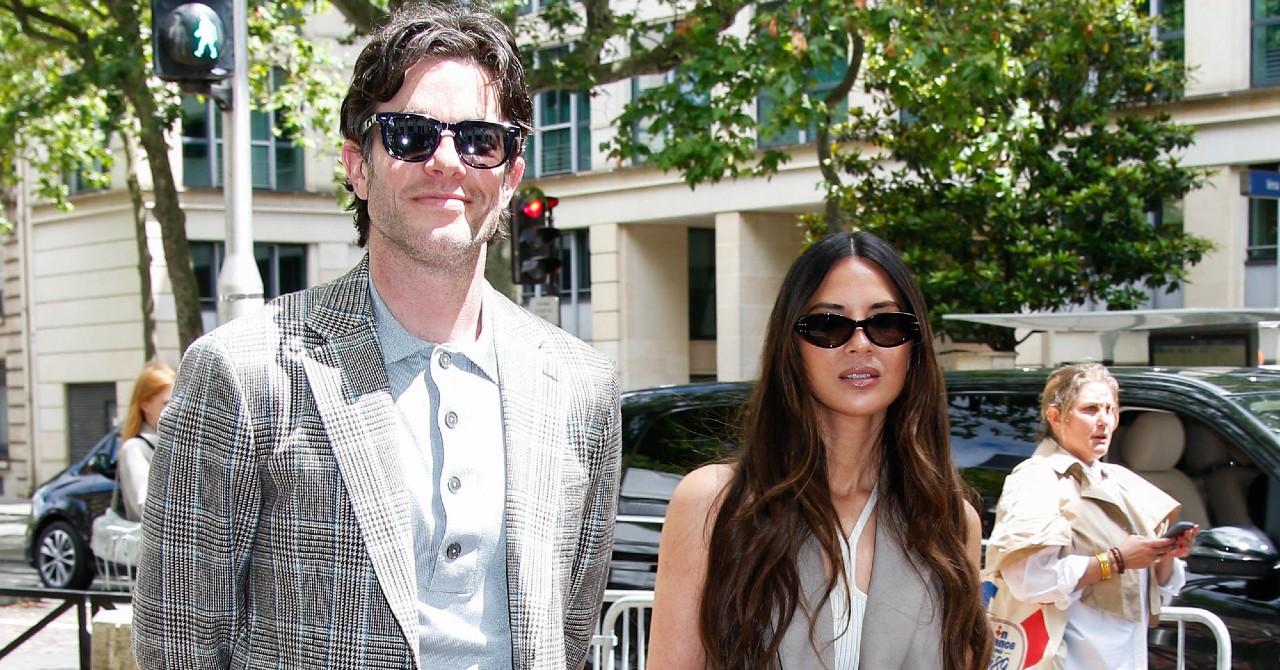 olivia munn john mulaney welcome baby no  via surrogate actress cancer battle