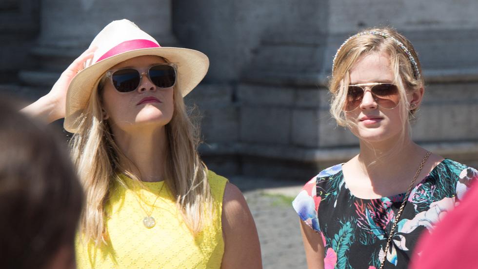 Reese Witherspoon Tours Rome With Ava &amp; Mother