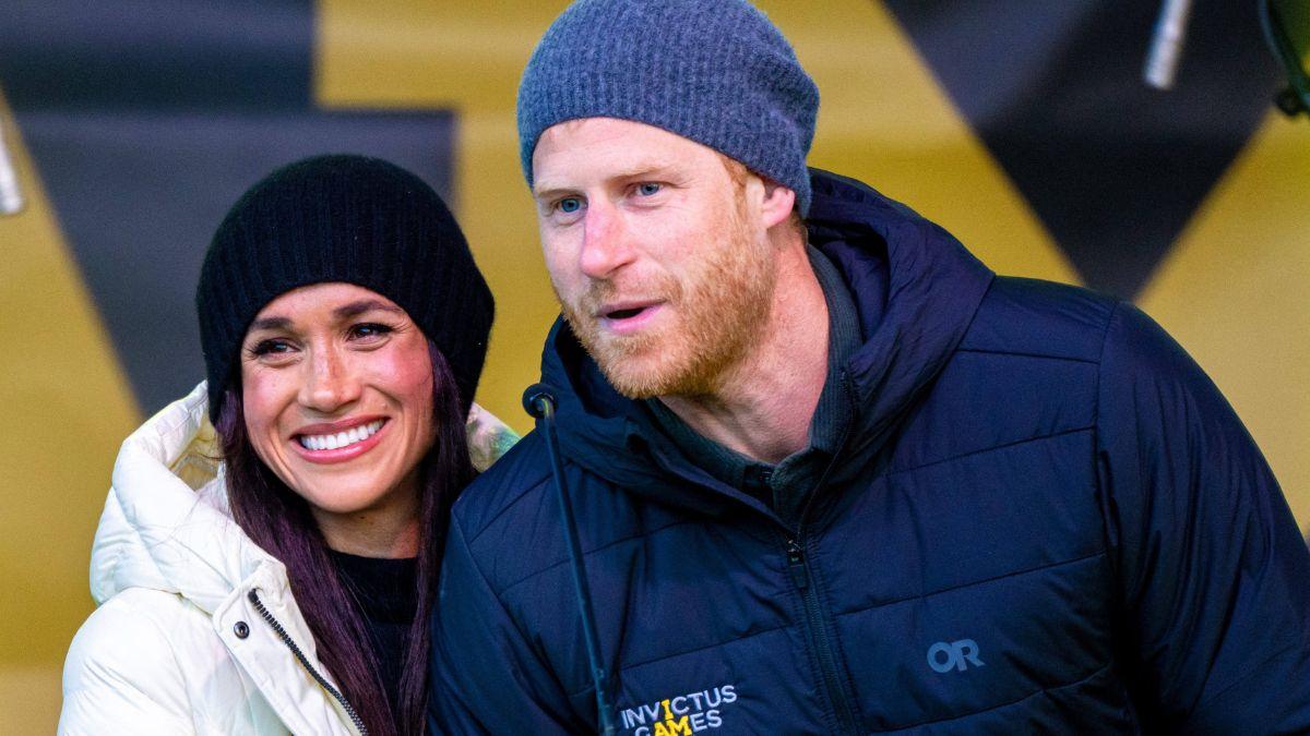 iamge of Lip reader reveals Harry joking about basketball rules to Meghan