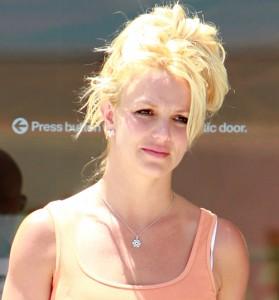 2010__08__britney_spears_aug11 279&#215;300.jpg