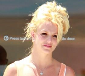 2010__08__britney_spears_aug11 279×300.jpg