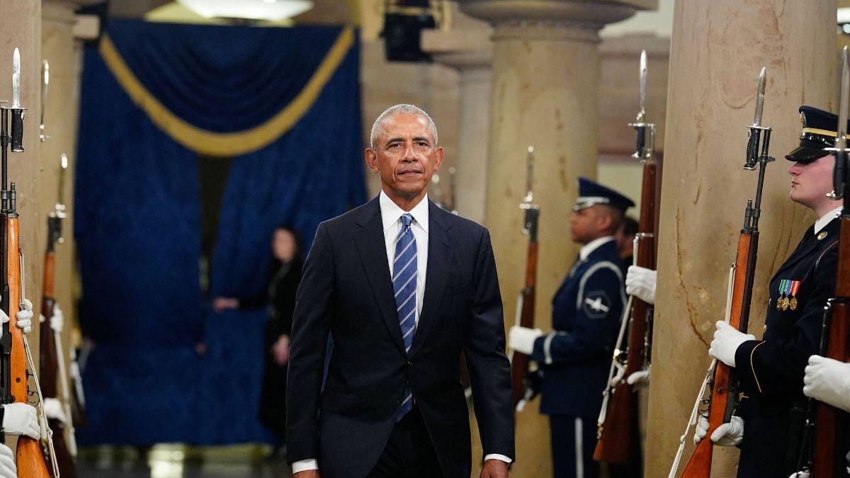 Image of Jimmy Kimmel aired clips comparing Fox News criticism of Barack Obama over smaller controversies.