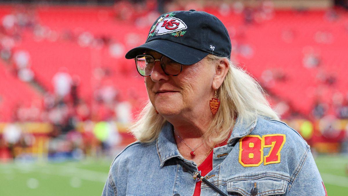 is donna kelce single relationship status