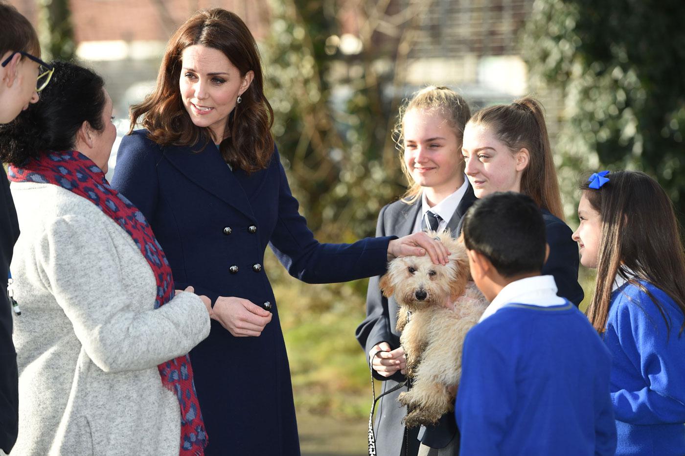 pregnant kate middleton petting puppy pics 08