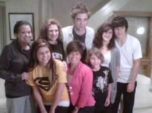 2010__05__Robert_Pattinson_Surprise_Visit_May6news 300×224.jpg