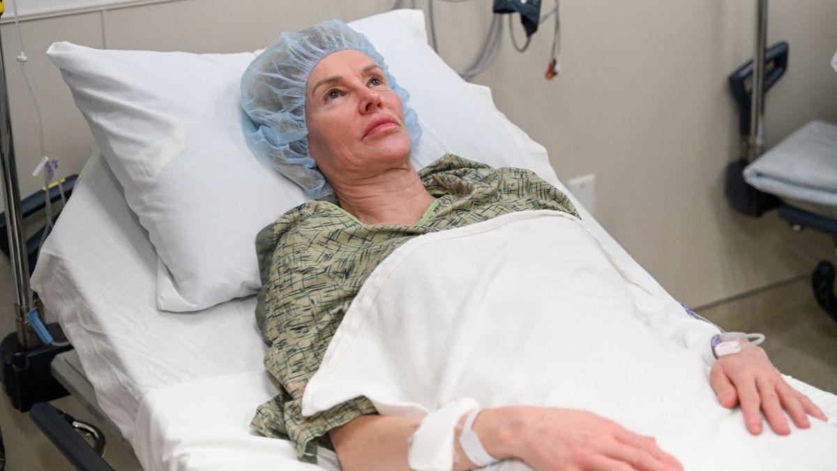 Image of Brandi Glanville suffered facial paralysis.