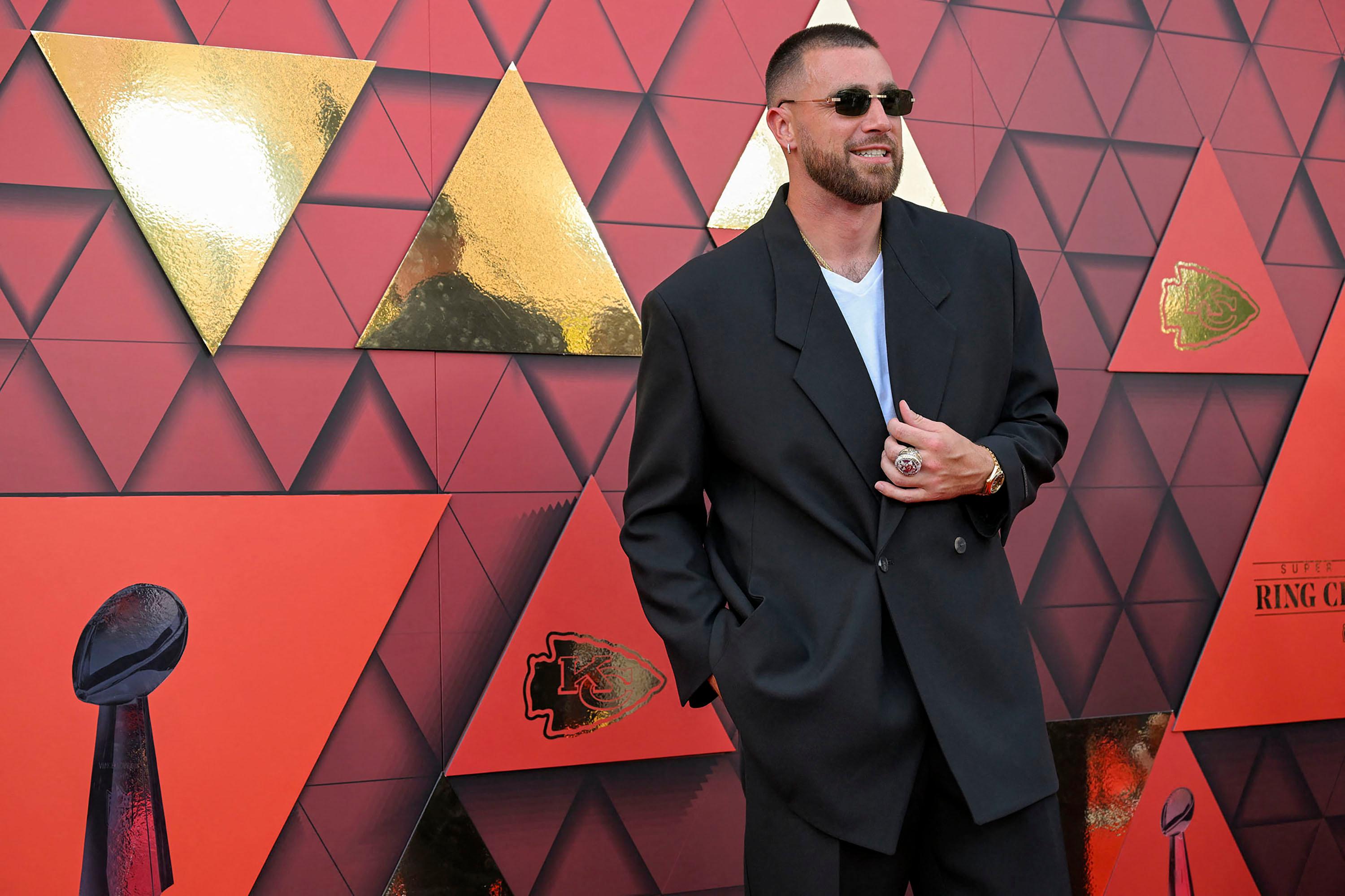Taylor Swifts Rumored Flame Travis Kelce Addresses Romance Rumors pic