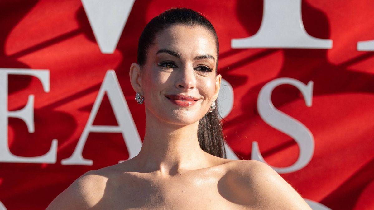 anne hathaway family life husband kids pregnancy announcement
