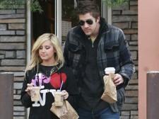 2009__12__ashley_tisdale_6_wenn2700499 225×168.jpg