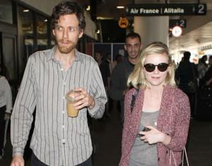 2011__01__kirsten_dunst_jan27_1700 300×234.jpg