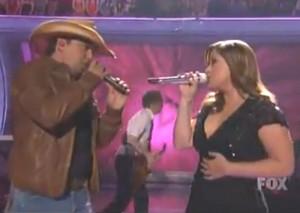 2011__04__Kelly_Clarkson_Jason_Aldean_April14news 300×213.jpg