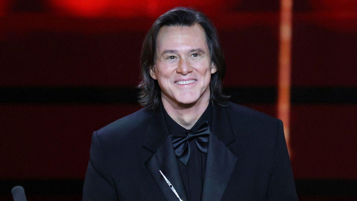 Image of Jim Carrey impersonated Maury Povich in the 1992 skit about the latter's fertility drama.
