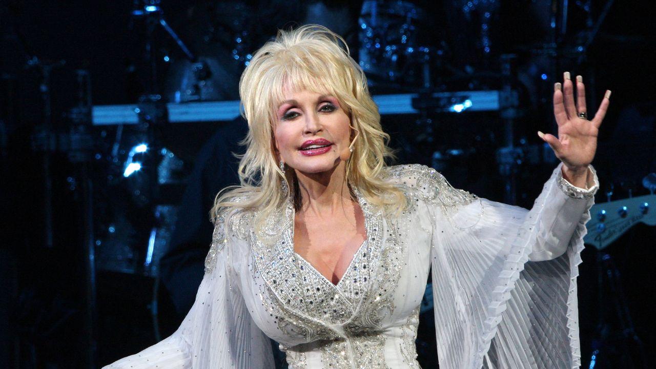inside dolly parton family life parents siblings husband