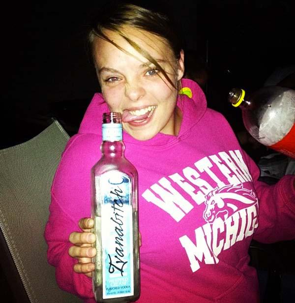 catelynn-lowell-drinking