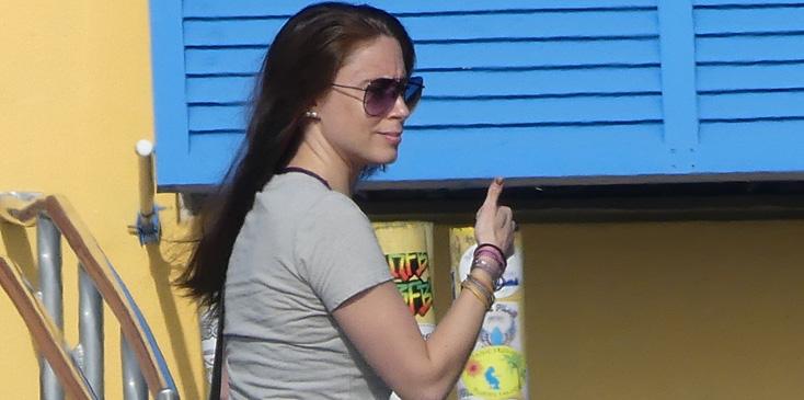 *PREMIUM EXCLUSIVE* Casey Anthony laughs and smiles as she goes to a Bar in Florida