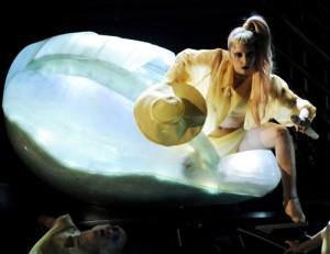 2011__02__Lady_Gaga_Feb25news 300&#215;231.jpg