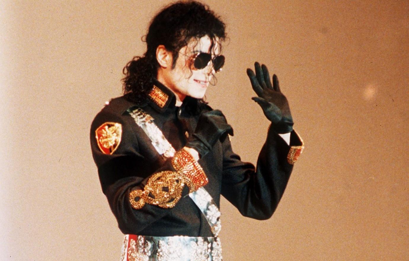 Michael Jackson Received First Nose Job From 'Drunk' Doctor