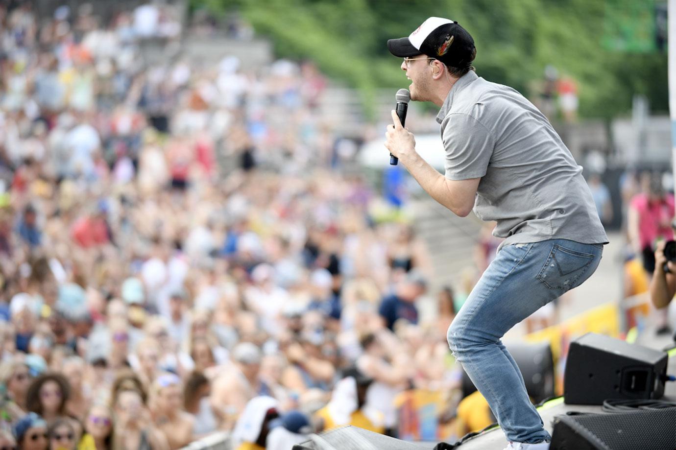 Hot pics  Gavin DeGraw performing CMA Music Festival