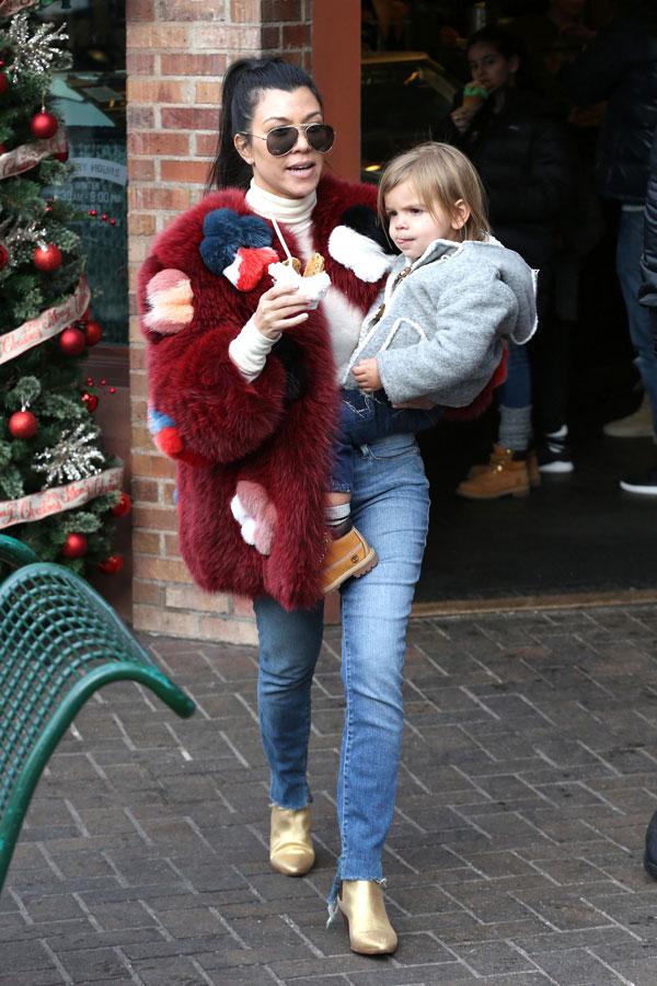 Ffn_akmff2go_kardashiandisick_shop_exc_123016_52269396