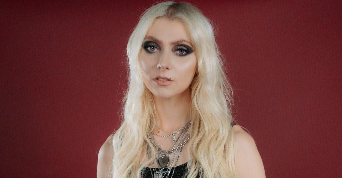 image of Two of the rock star's friends died, making her spiral into a deep depression.