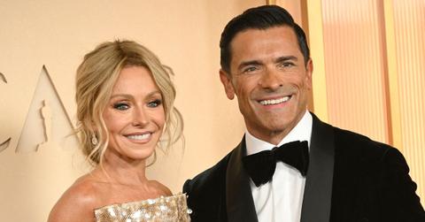 Photo of Kelly Ripa and Mark Consuelos