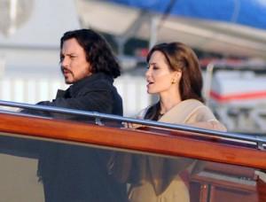 2010__09__Johnny_Depp_Angelina_Jolie_Sept1newsne 300&#215;228.jpg