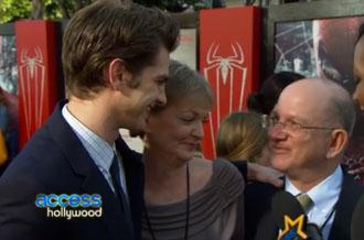 Andrew garfield parents june29 m.jpg