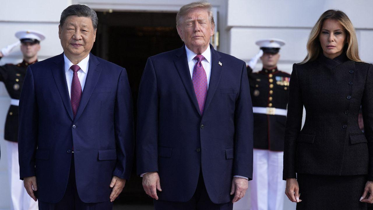 Photo of Trump's hands were visibly caked in makeup. 