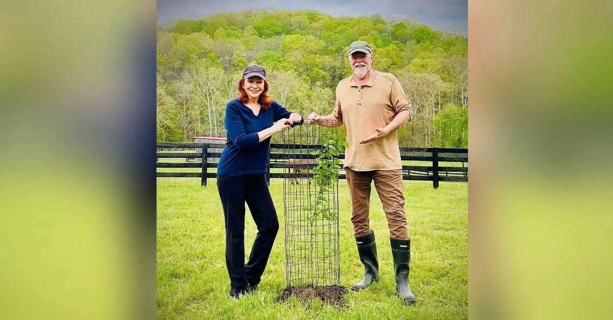 Photo of Reba McEntire and Rex Linn appear together on NBC's 'Happy's Place.'