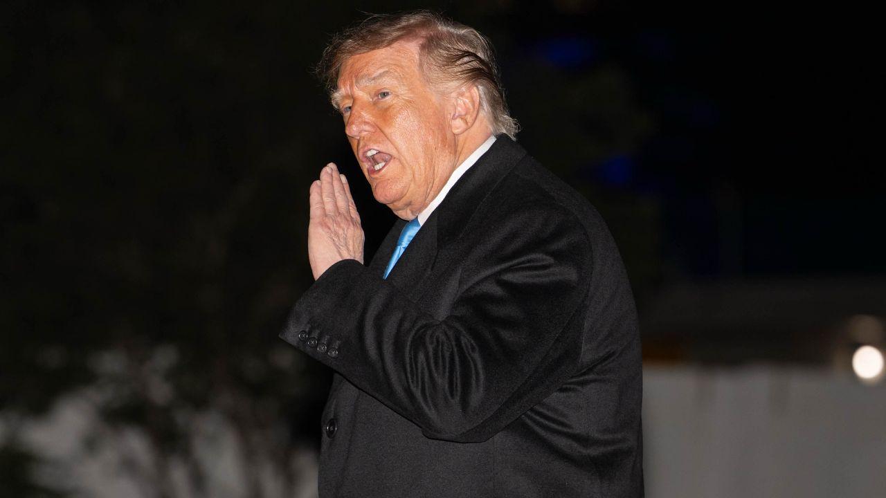 Photo of Trump said his supporters would clap at 'stupidest things.'