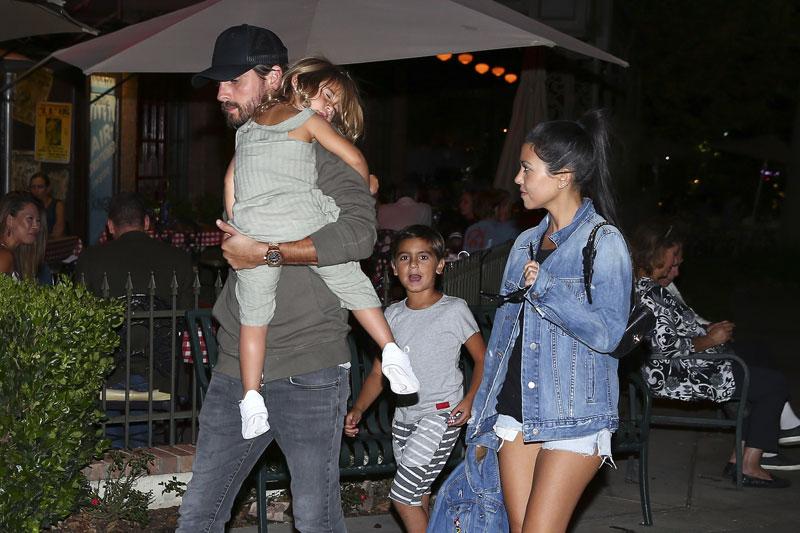 Kourtney kardashian scott disick back together out with kids 1