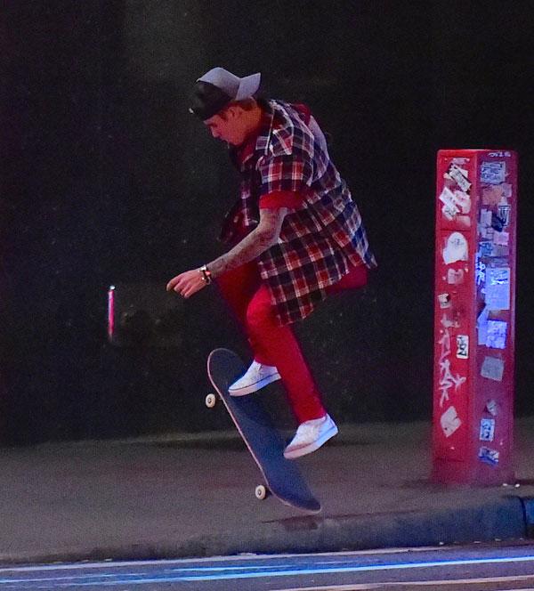 Justin biber skate boarding 07