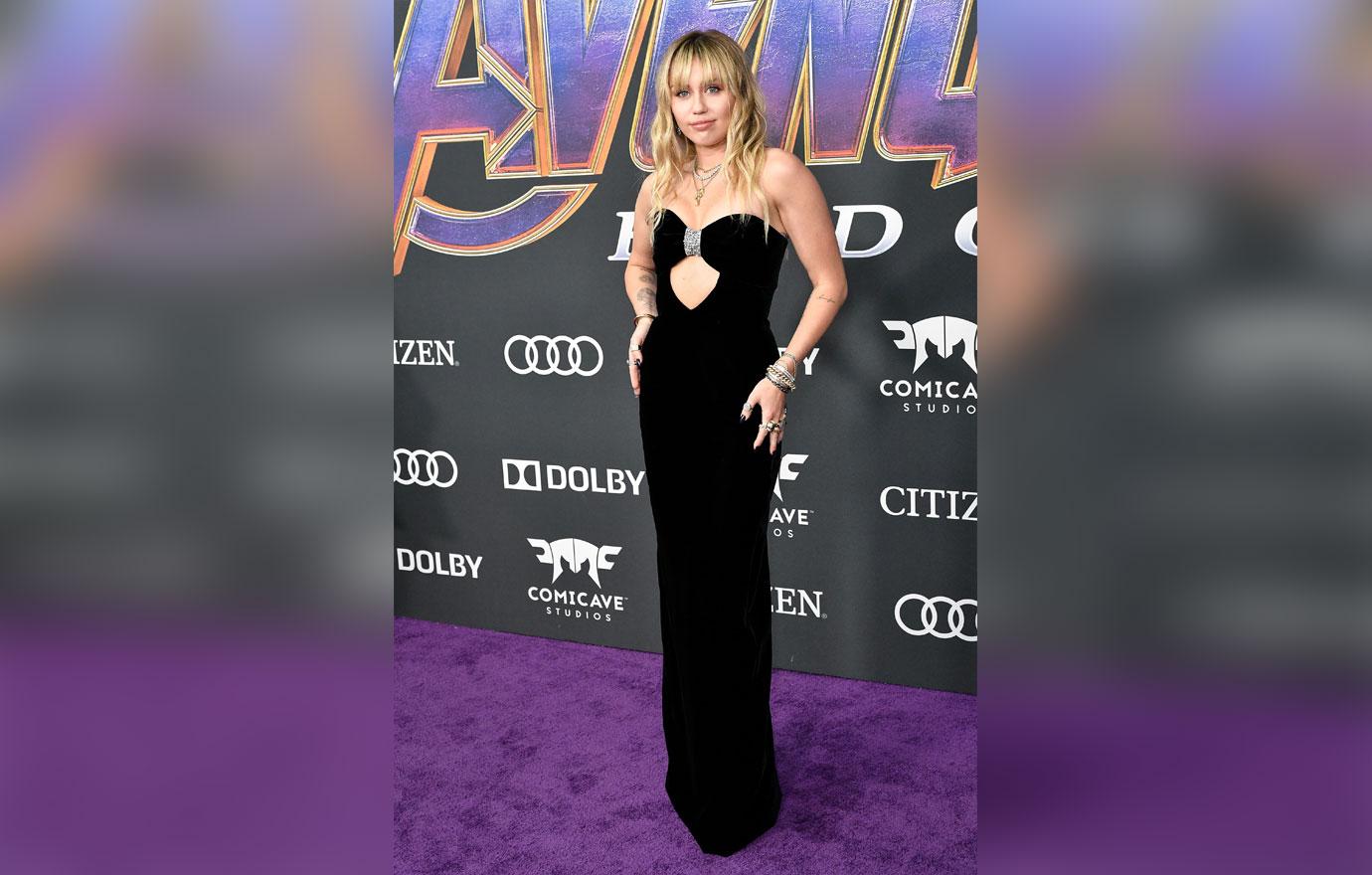Miley Cyrus On Red Carpet Liam Hemsworth Unfollow Instagram