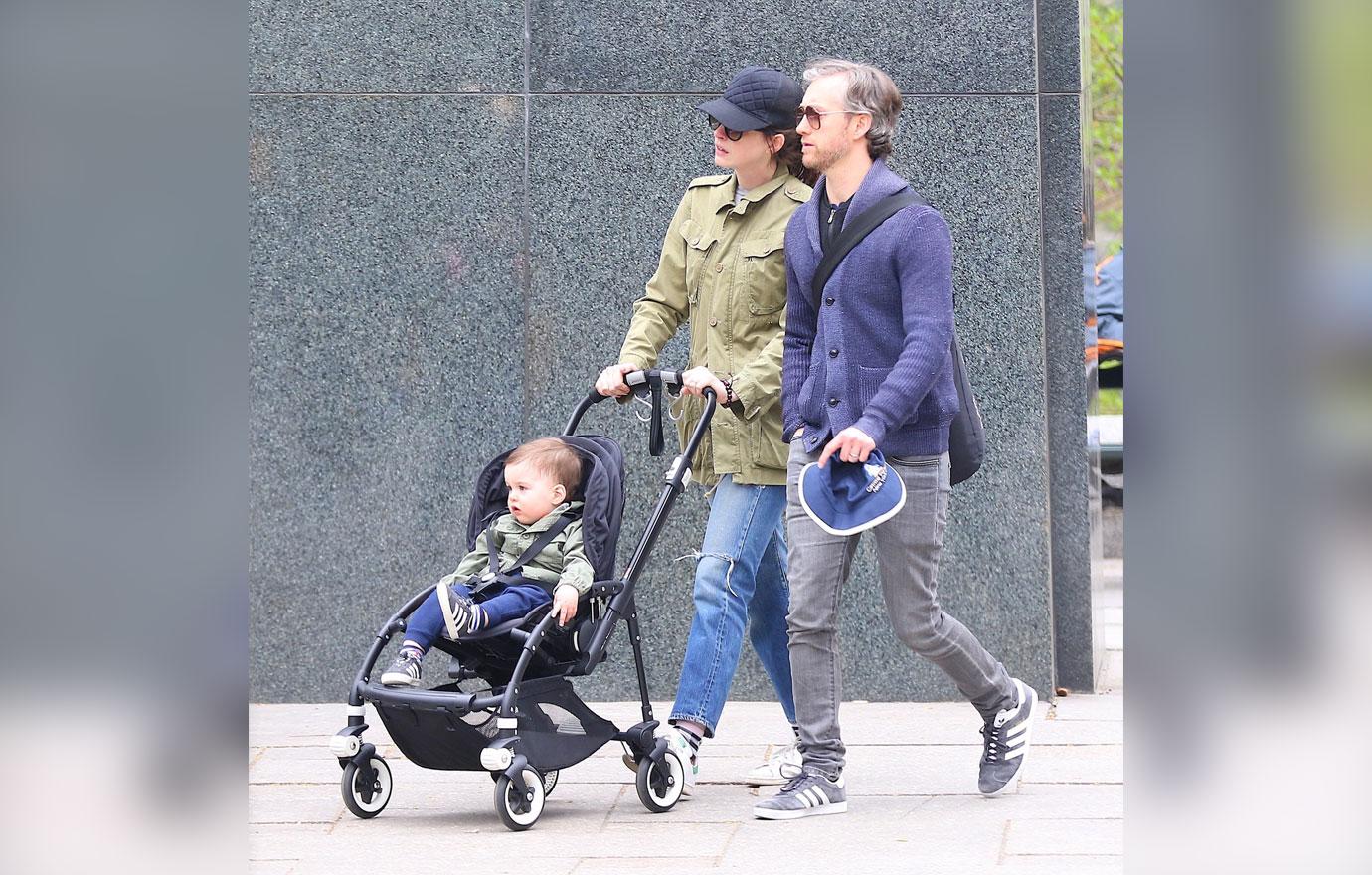 Anne Hathaway Son New York Photos 02