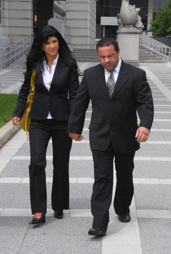 Joe Giudice spotted with another woman jersey bar 04