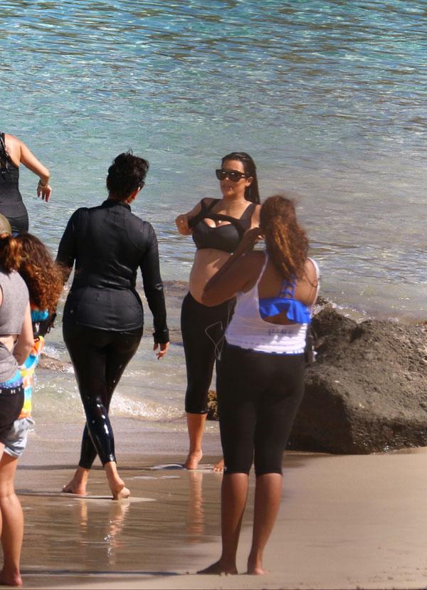 Kim kardashian baby bump pregnancy workout vacation 02