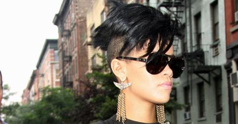 2009__07__full_rihanna_shopping_05_wenn5324683.jpg