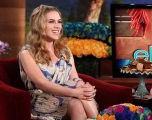 2010__05__Scarlett_Johansson_May5news 300×237.jpg
