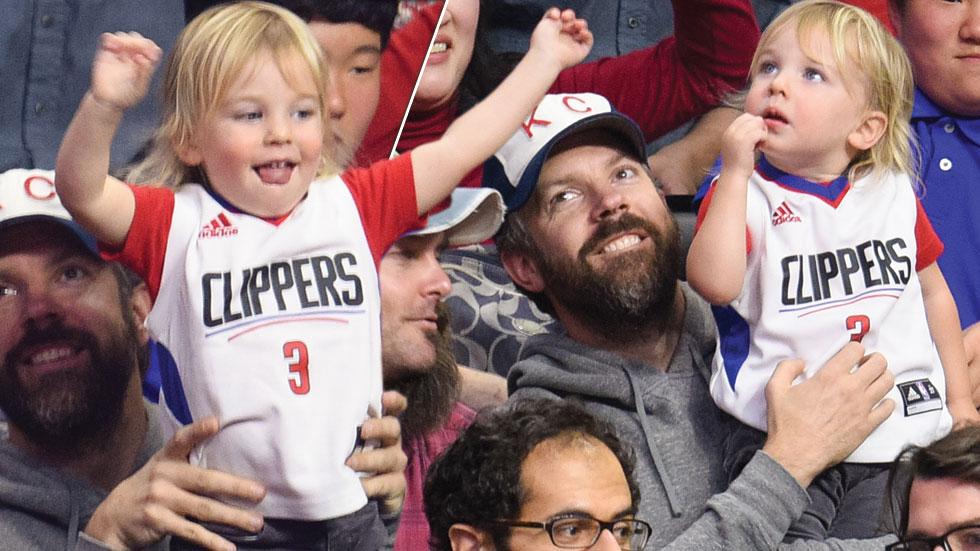Put Your Hands In The Air! Jason Sudeikis And Son Otis Are Adorable(00)