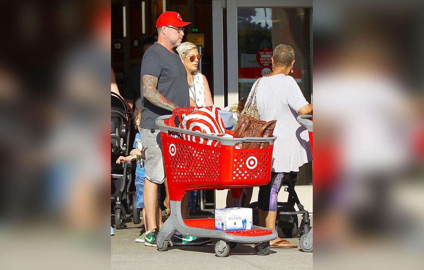 Tori Spelling Money Issues Target Shopping Spree 04