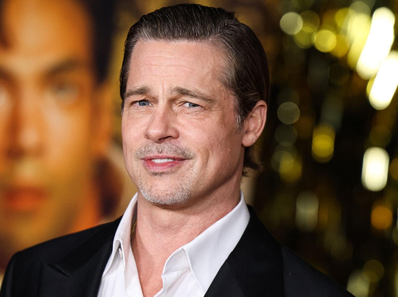 Brad Pitt's Youthful Look Sparks Plastic Surgery Rumors: Photos