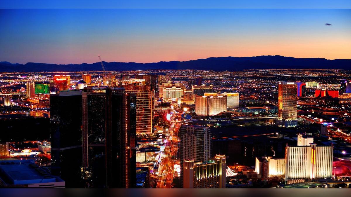 holly madisons journey from the playboy mansion to the las vegas strip