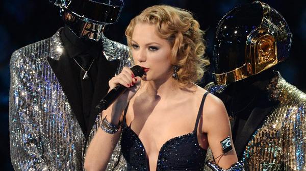 Taylor swift moonman crop