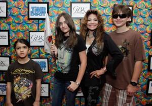 2011__04__latoya_prince_paris_blanket_jackson_apr1 300×211.jpg